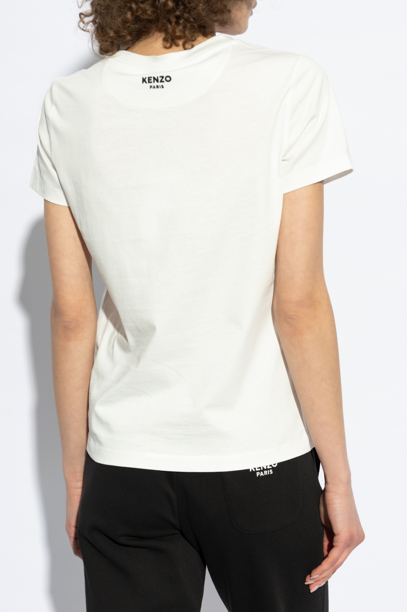 Tシャツ・カットソー Kenzo White Cotton T-Shirt With Logo Patch 72836282?w=400